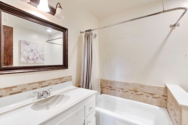 4590 N Hughes Avenue, Fresno, CA 93705