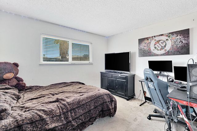 4590 N Hughes Avenue, Fresno, CA 93705