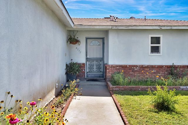 4590 N Hughes Avenue, Fresno, CA 93705