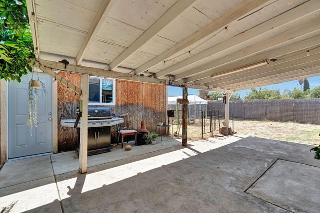 4590 N Hughes Avenue, Fresno, CA 93705