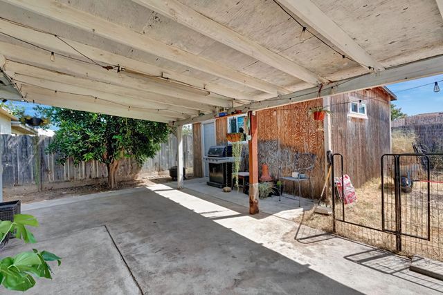 4590 N Hughes Avenue, Fresno, CA 93705