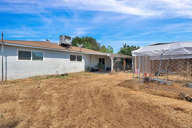 4590 N Hughes Avenue, Fresno, CA 93705