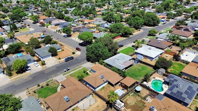 4590 N Hughes Avenue, Fresno, CA 93705