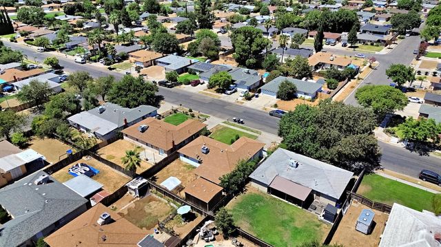 4590 N Hughes Avenue, Fresno, CA 93705