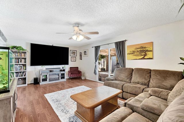 4590 N Hughes Avenue, Fresno, CA 93705
