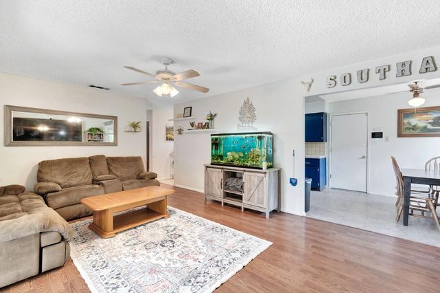4590 N Hughes Avenue, Fresno, CA 93705