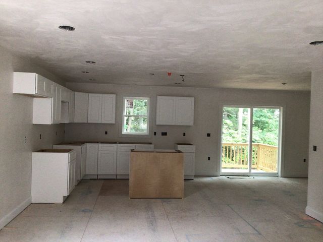 299 Quincy St, Building 3 1, Holbrook, MA 02343