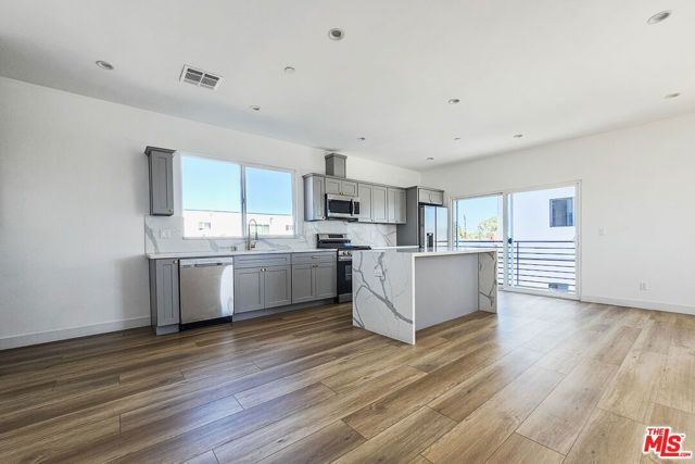 1923 Carmona Avenue, Los Angeles, CA 90016