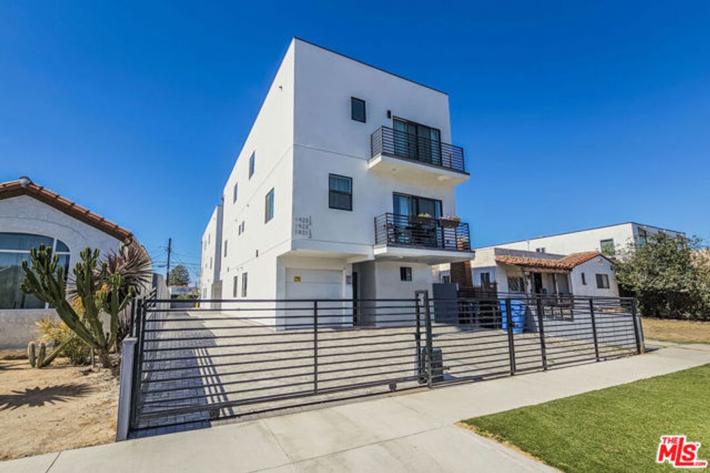 1923 Carmona Avenue, Los Angeles, CA 90016