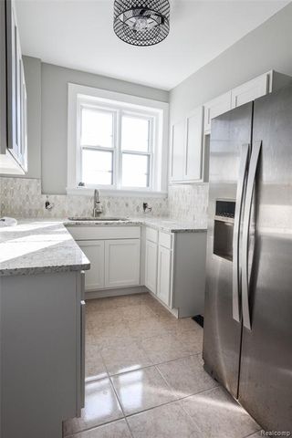 8120 E Jefferson 7H, Detroit, MI 48214