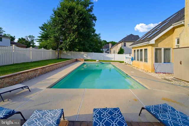 3930 POND VIEW LN, Huntingdon Valley, PA 19006