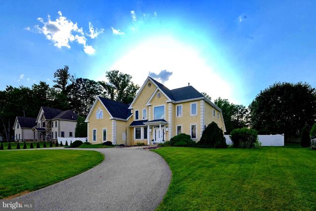 3930 POND VIEW LN, Huntingdon Valley, PA 19006