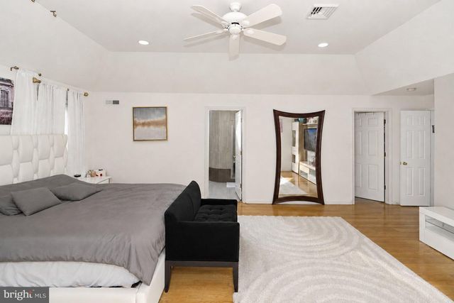 3930 POND VIEW LN, Huntingdon Valley, PA 19006