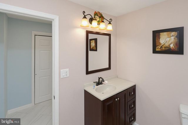 3930 POND VIEW LN, Huntingdon Valley, PA 19006