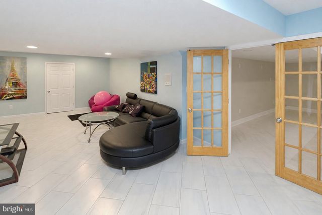 3930 POND VIEW LN, Huntingdon Valley, PA 19006