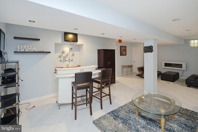 3930 POND VIEW LN, Huntingdon Valley, PA 19006