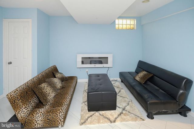 3930 POND VIEW LN, Huntingdon Valley, PA 19006