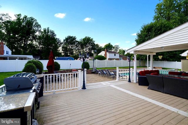 3930 POND VIEW LN, Huntingdon Valley, PA 19006
