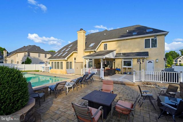 3930 POND VIEW LN, Huntingdon Valley, PA 19006