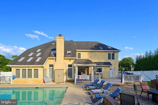 3930 POND VIEW LN, Huntingdon Valley, PA 19006