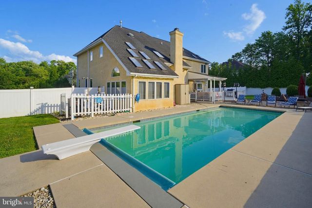 3930 POND VIEW LN, Huntingdon Valley, PA 19006