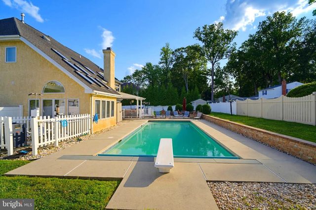 3930 POND VIEW LN, Huntingdon Valley, PA 19006
