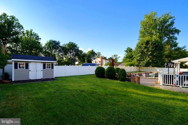 3930 POND VIEW LN, Huntingdon Valley, PA 19006