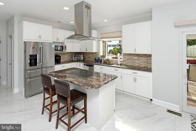 3930 POND VIEW LN, Huntingdon Valley, PA 19006