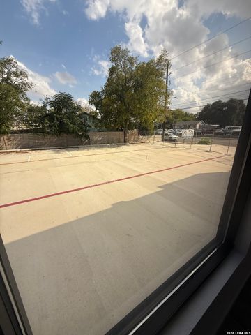 1443 hildebrand, San Antonio, TX 78201