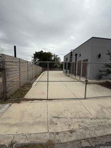 1443 hildebrand, San Antonio, TX 78201