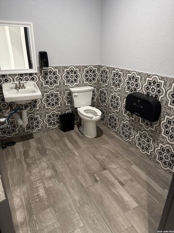 1443 hildebrand, San Antonio, TX 78201