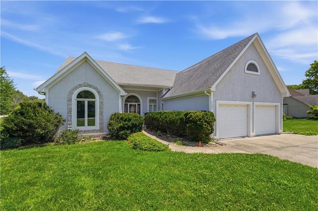 1101 NE Waterfield Village Drive, Blue Springs, MO 64014