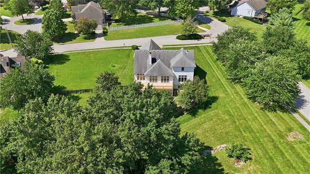 1101 NE Waterfield Village Drive, Blue Springs, MO 64014