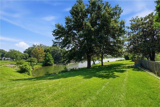 1101 NE Waterfield Village Drive, Blue Springs, MO 64014