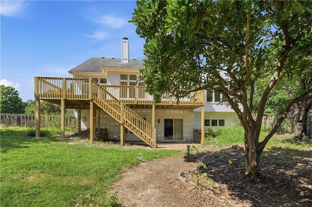 1101 NE Waterfield Village Drive, Blue Springs, MO 64014