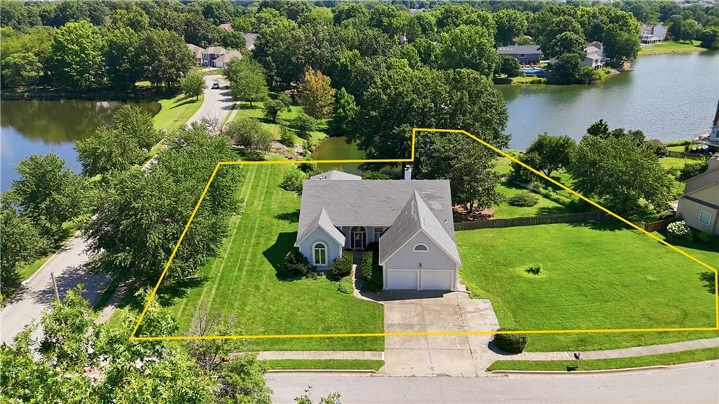 1101 NE Waterfield Village Drive, Blue Springs, MO 64014