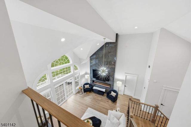 14 Country Ln, Hardyston Twp., NJ 07419