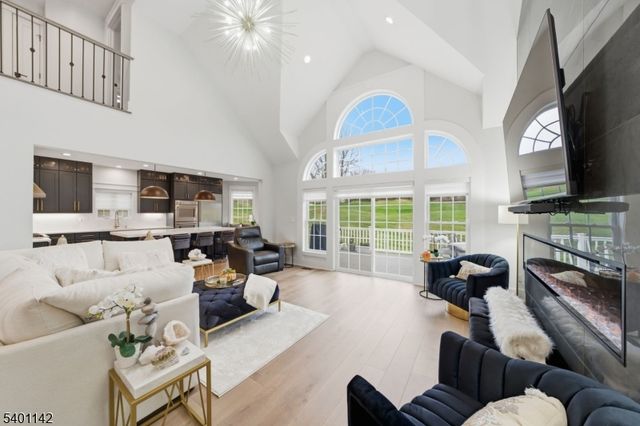 14 Country Ln, Hardyston Twp., NJ 07419