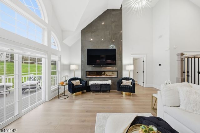 14 Country Ln, Hardyston Twp., NJ 07419