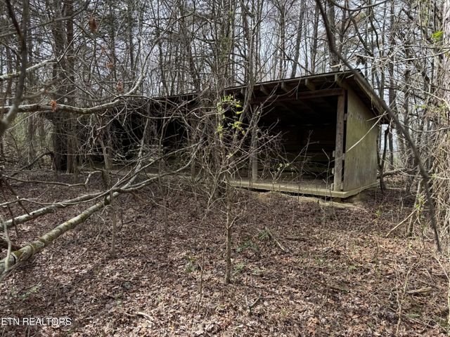 1261 Roanoke Rd, Jamestown, TN 38556