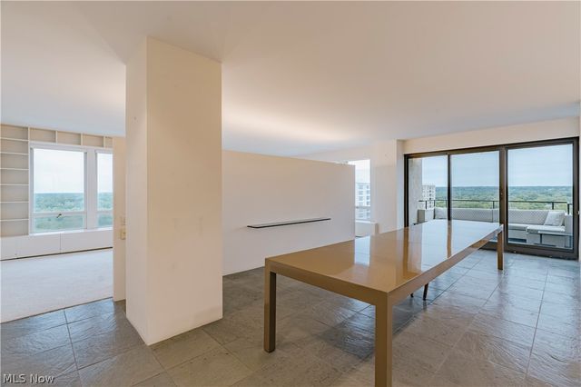 2 Bratenahl Place 15BC, Bratenahl, OH 44108