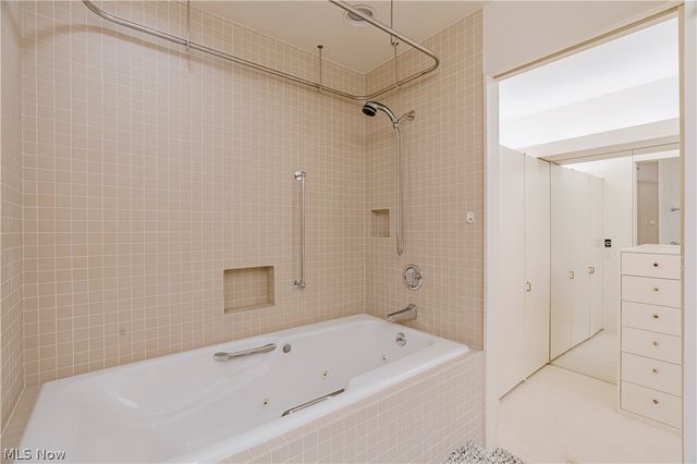 2 Bratenahl Place 15BC, Bratenahl, OH 44108