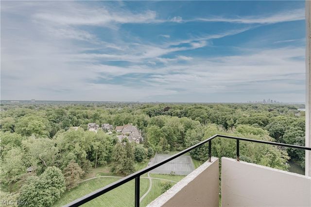 2 Bratenahl Place 15BC, Bratenahl, OH 44108