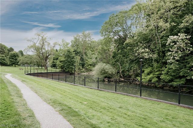2 Bratenahl Place 15BC, Bratenahl, OH 44108