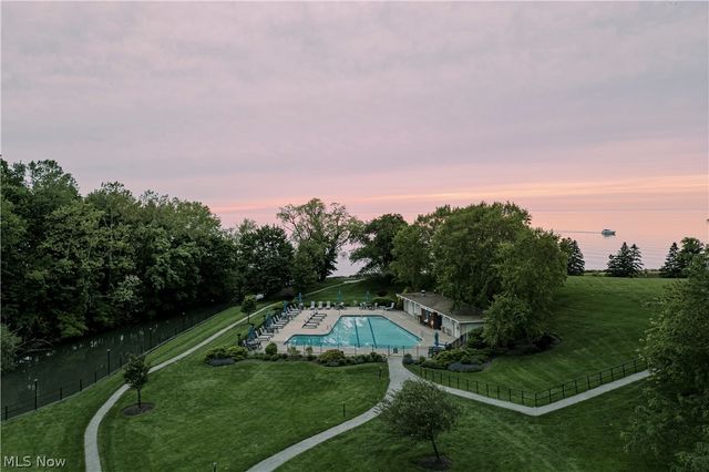 2 Bratenahl Place 15BC, Bratenahl, OH 44108