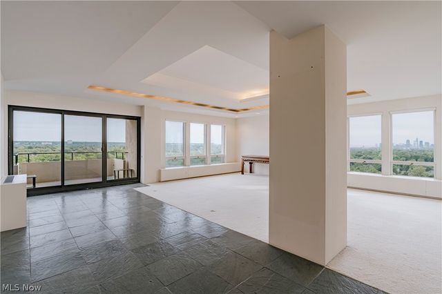 2 Bratenahl Place 15BC, Bratenahl, OH 44108