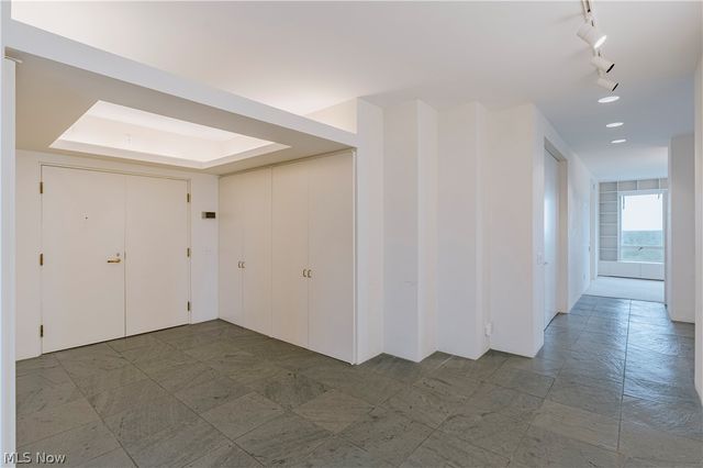 2 Bratenahl Place 15BC, Bratenahl, OH 44108
