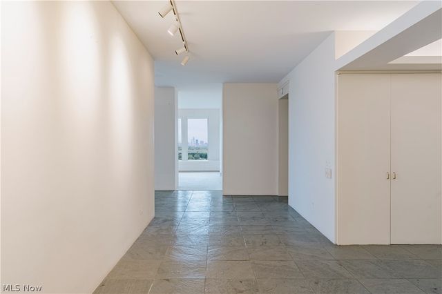 2 Bratenahl Place 15BC, Bratenahl, OH 44108