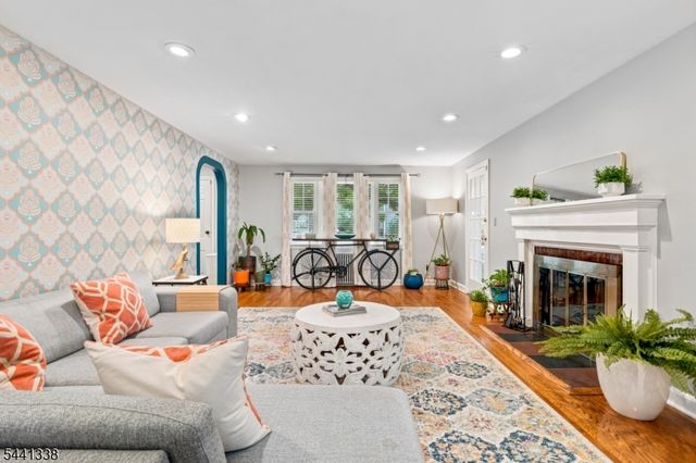 18 W 5Th St, New Providence Boro, NJ 07974