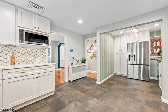 18 W 5Th St, New Providence Boro, NJ 07974